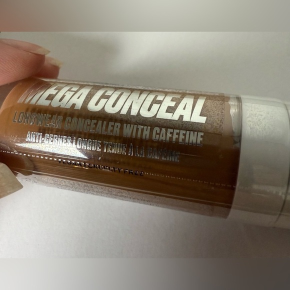 Makeup Obsession Mega Conceal in Shade 15 - Picture 5 of 10